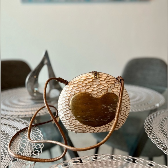 TIMMY WOODS *** AUTOGRAPHED*** Wood Heart Crossbody Bag - Picture 3 of 7